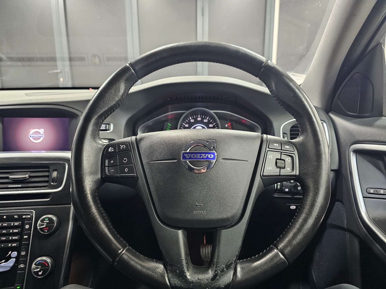 Used Volvo V60 2018 for sale - 77420191: Photo 60
