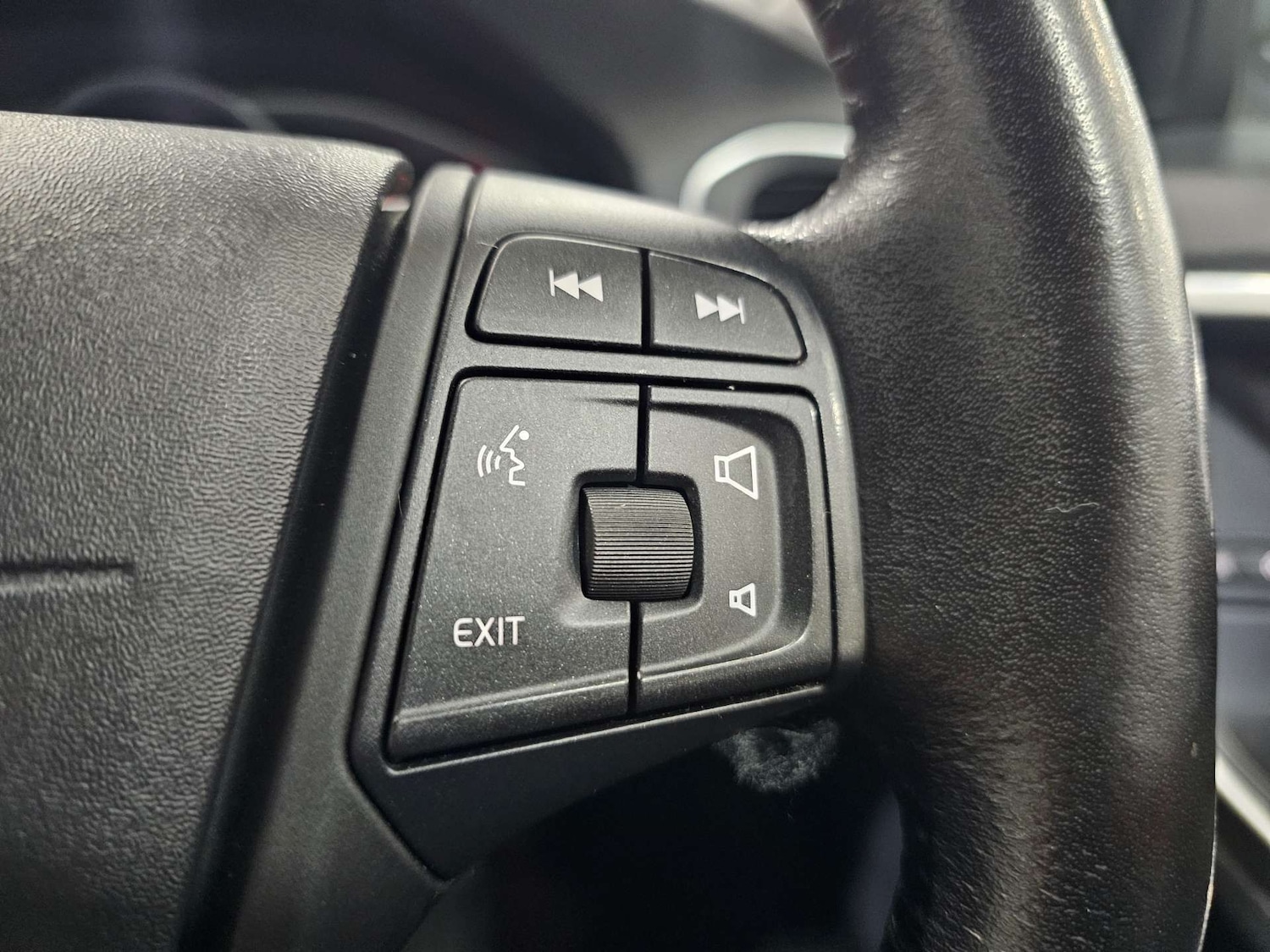 Used Volvo V60 2018 for sale - 77420191: Photo 61