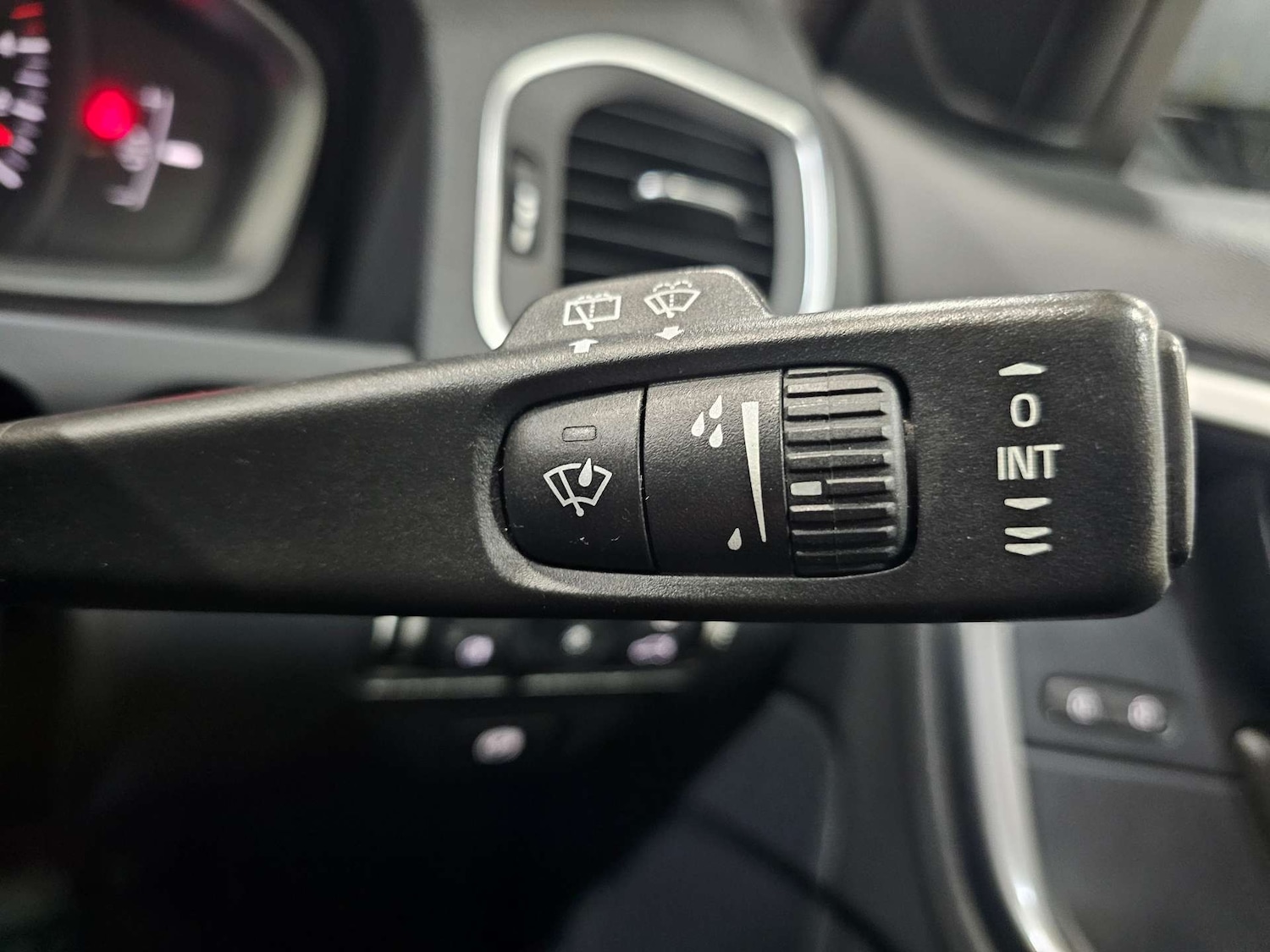 Used Volvo V60 2018 for sale - 77420191: Photo 63