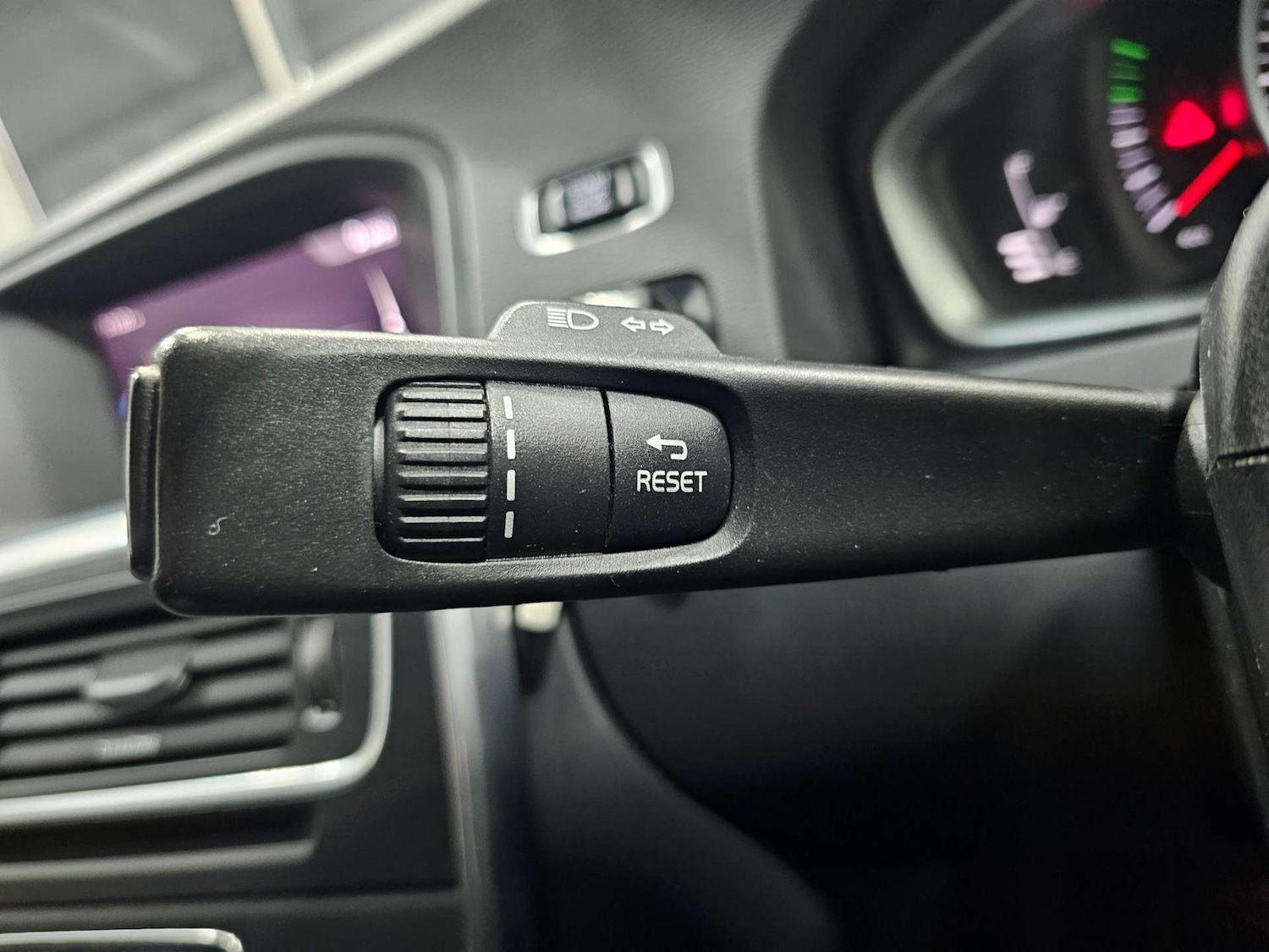 Used Volvo V60 2018 for sale - 77420191: Photo 64