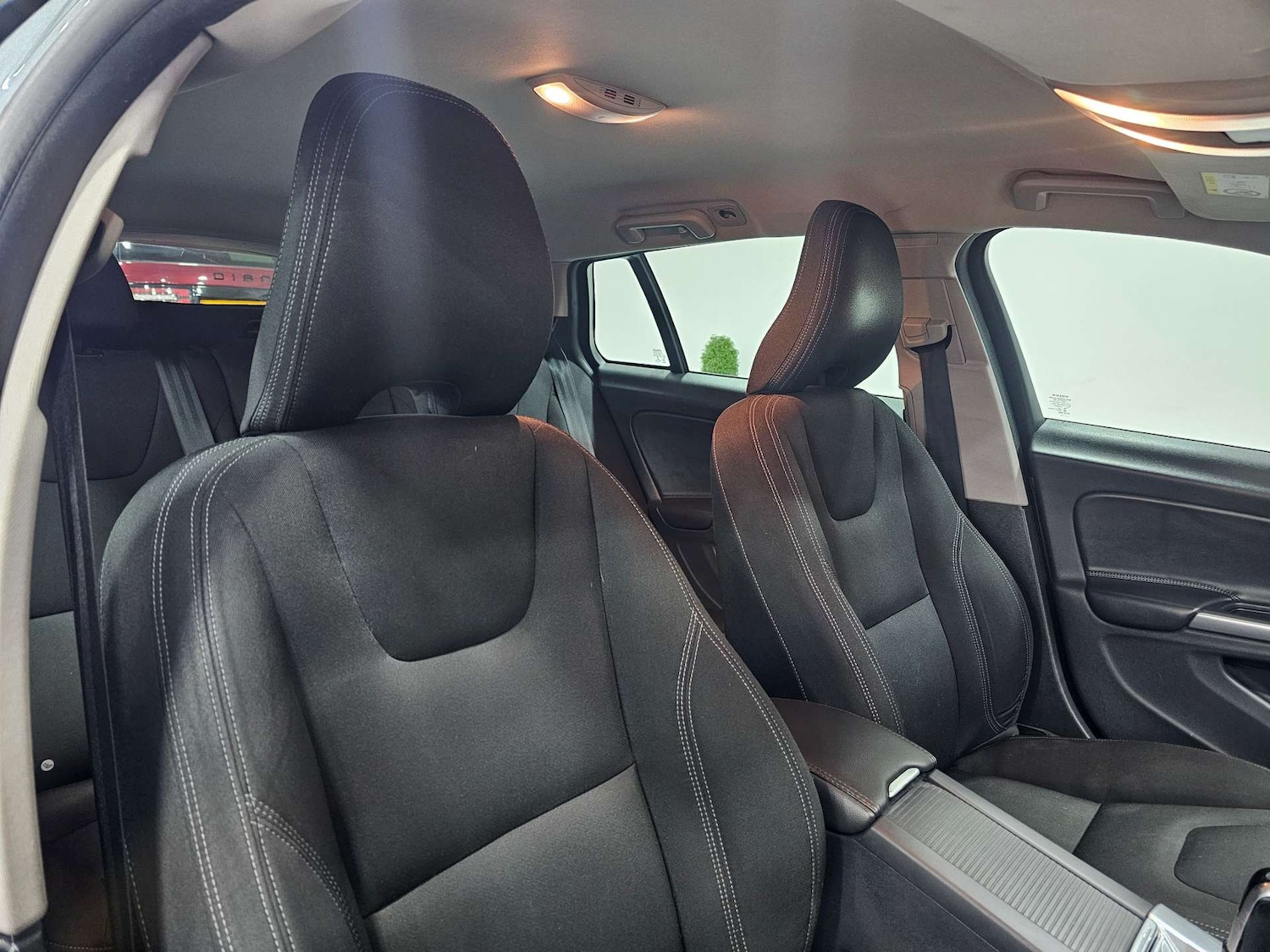 Used Volvo V60 2018 for sale - 77420191: Photo 7