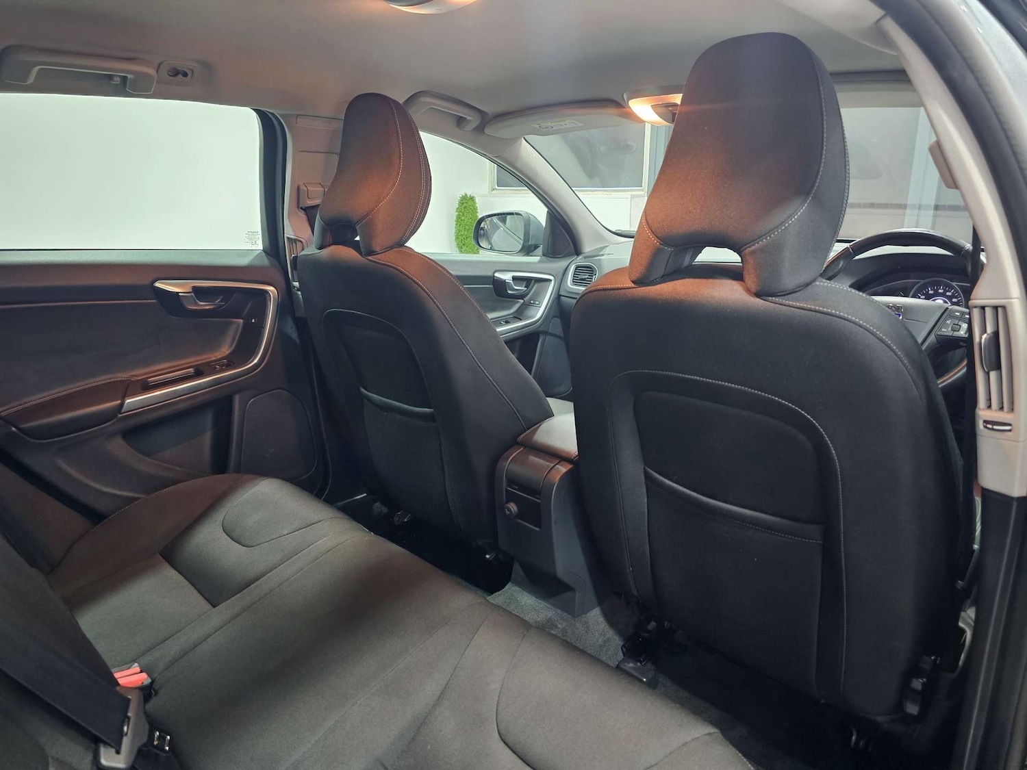 Used Volvo V60 2018 for sale - 77420191: Photo 74