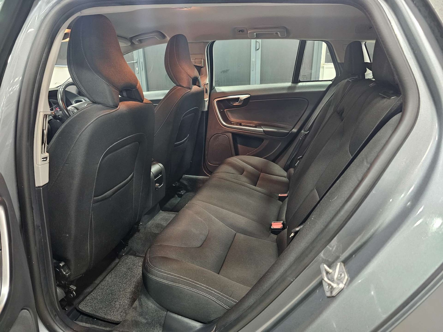 Used Volvo V60 2018 for sale - 77420191: Photo 77