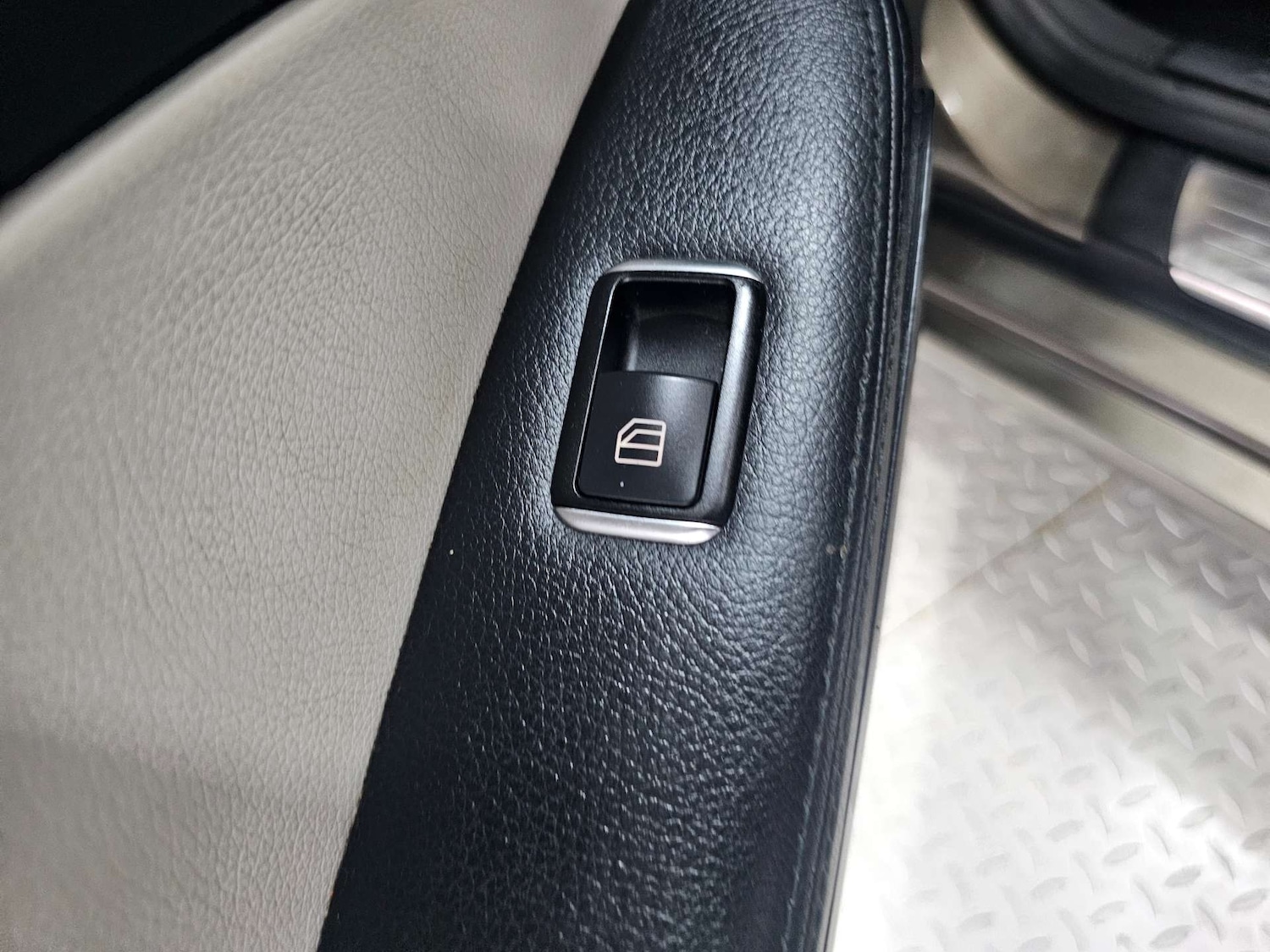 Used Mercedes-Benz SLK 2012 for sale - 77105785: Photo 77