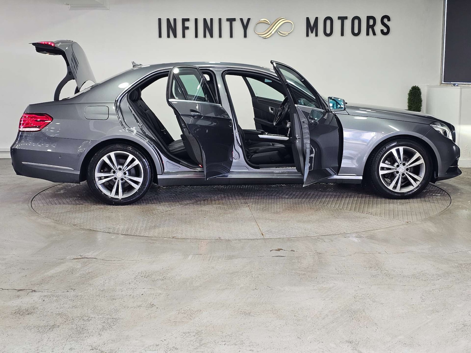 Used Mercedes-Benz E Class 2015 for sale - 77392236: Photo 42