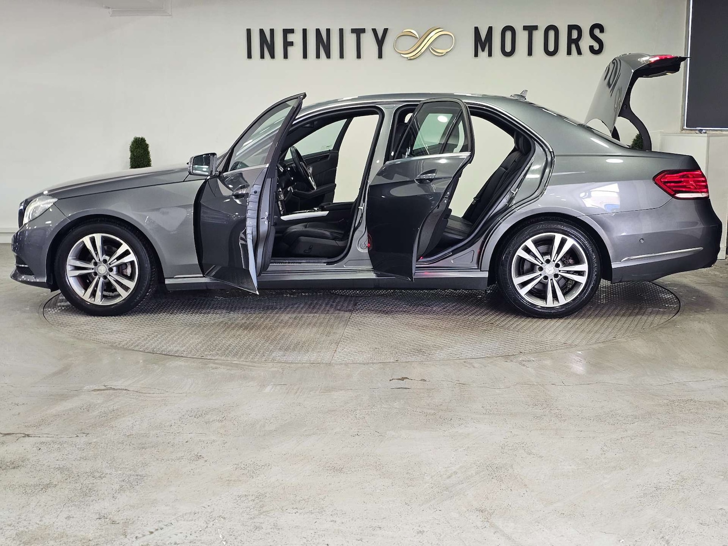 Used Mercedes-Benz E Class 2015 for sale - 77392236: Photo 46