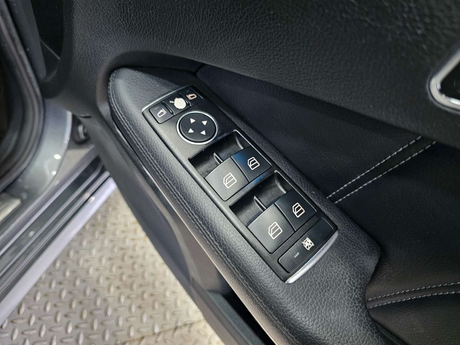 Used Mercedes-Benz E Class 2015 for sale - 77392236: Photo 54