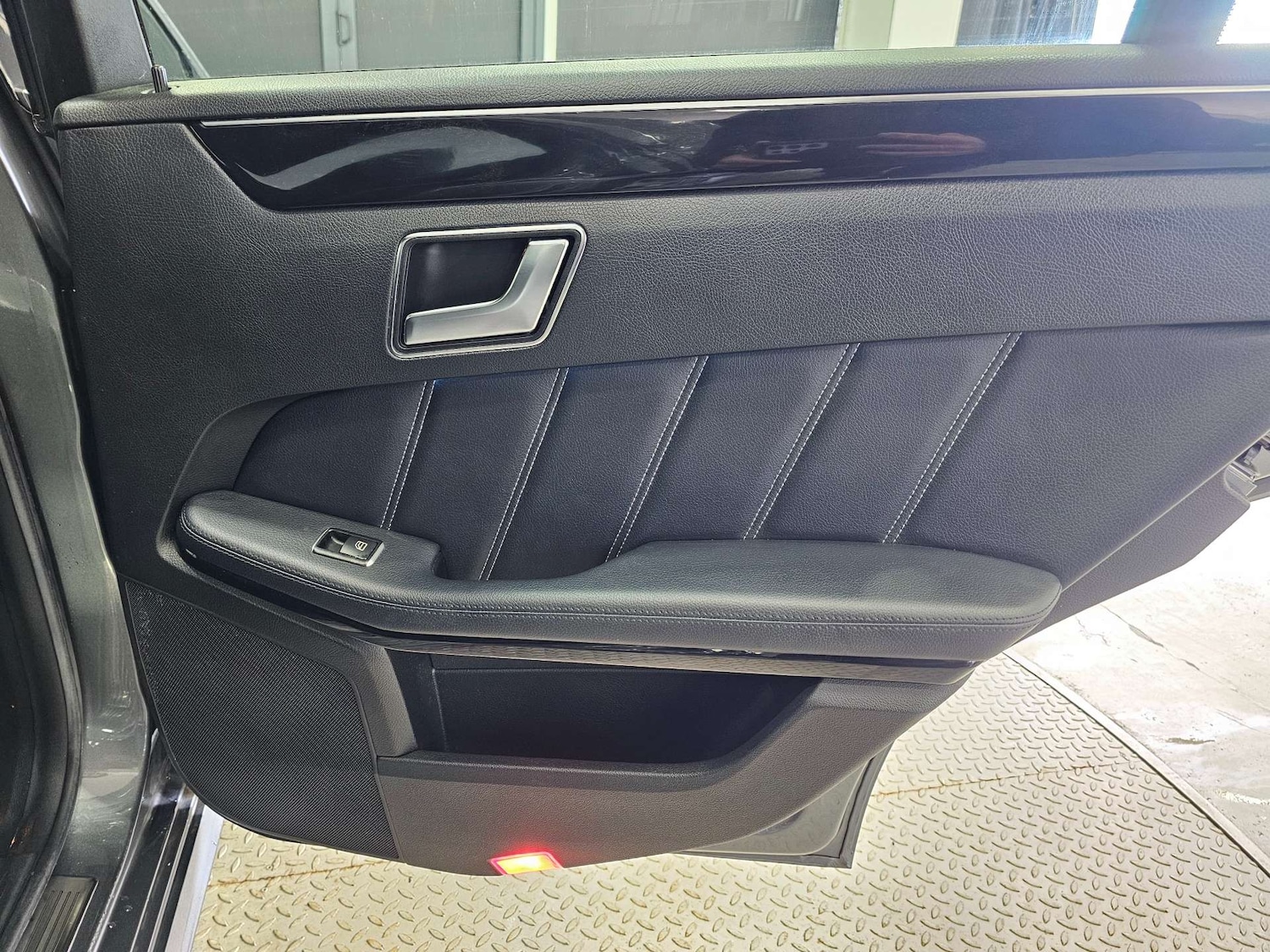 Used Mercedes-Benz E Class 2015 for sale - 77392236: Photo 78