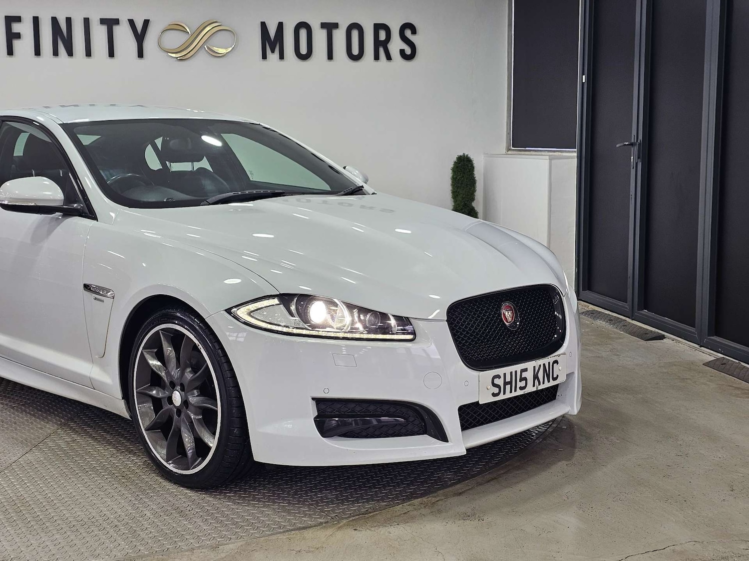 Used Jaguar XF 2015 for sale - 76972381: Photo 14