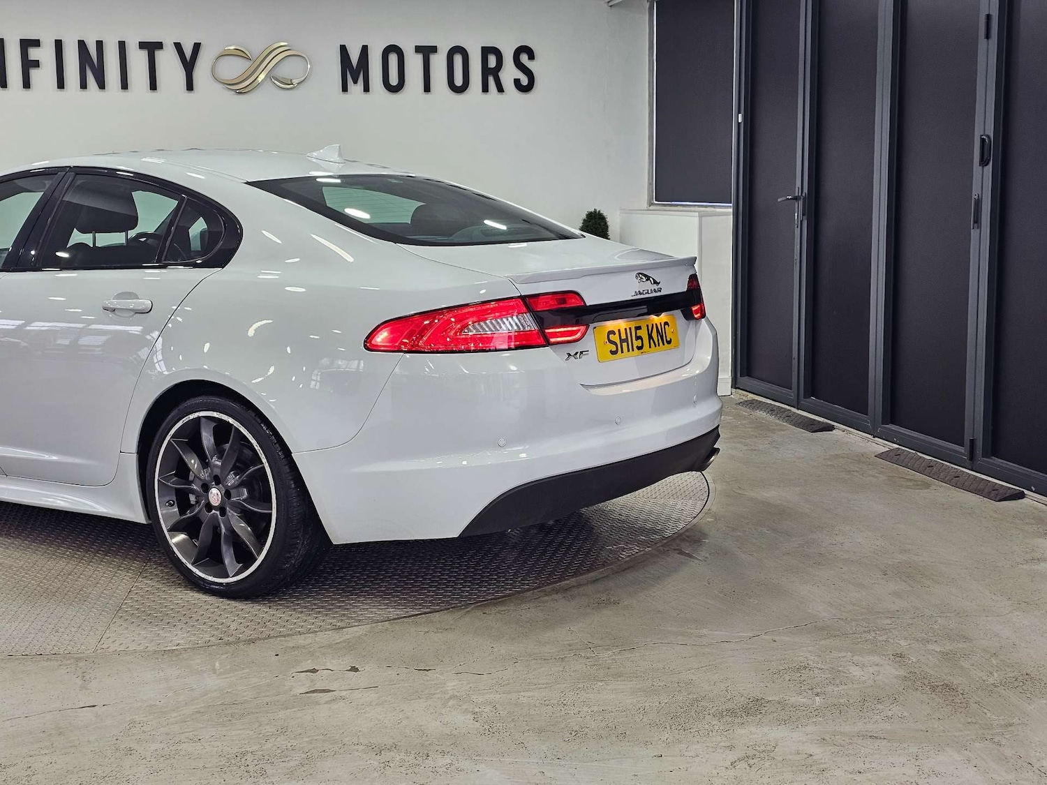 Used Jaguar XF 2015 for sale - 76972381: Photo 28