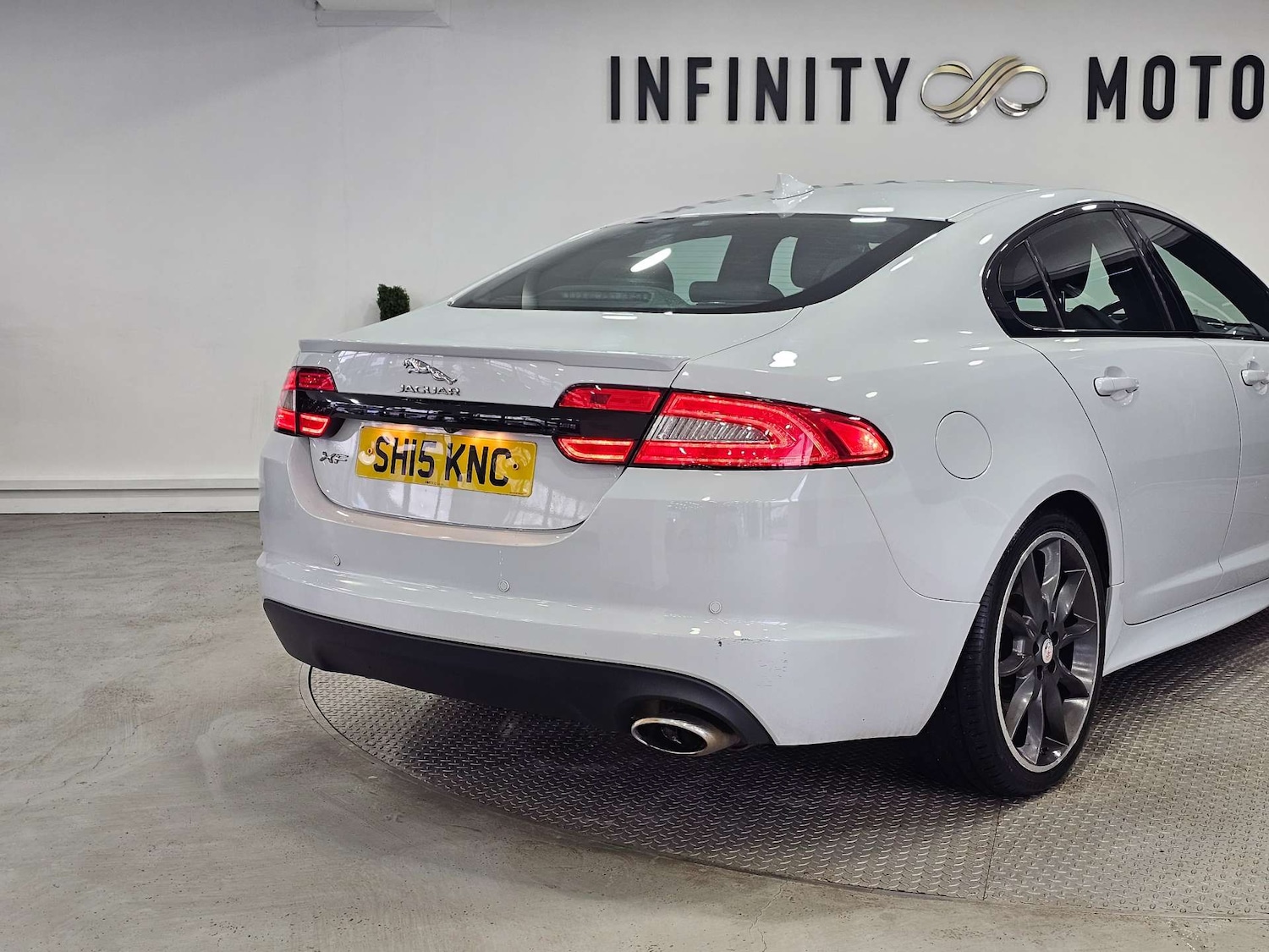 Used Jaguar XF 2015 for sale - 76972381: Photo 34