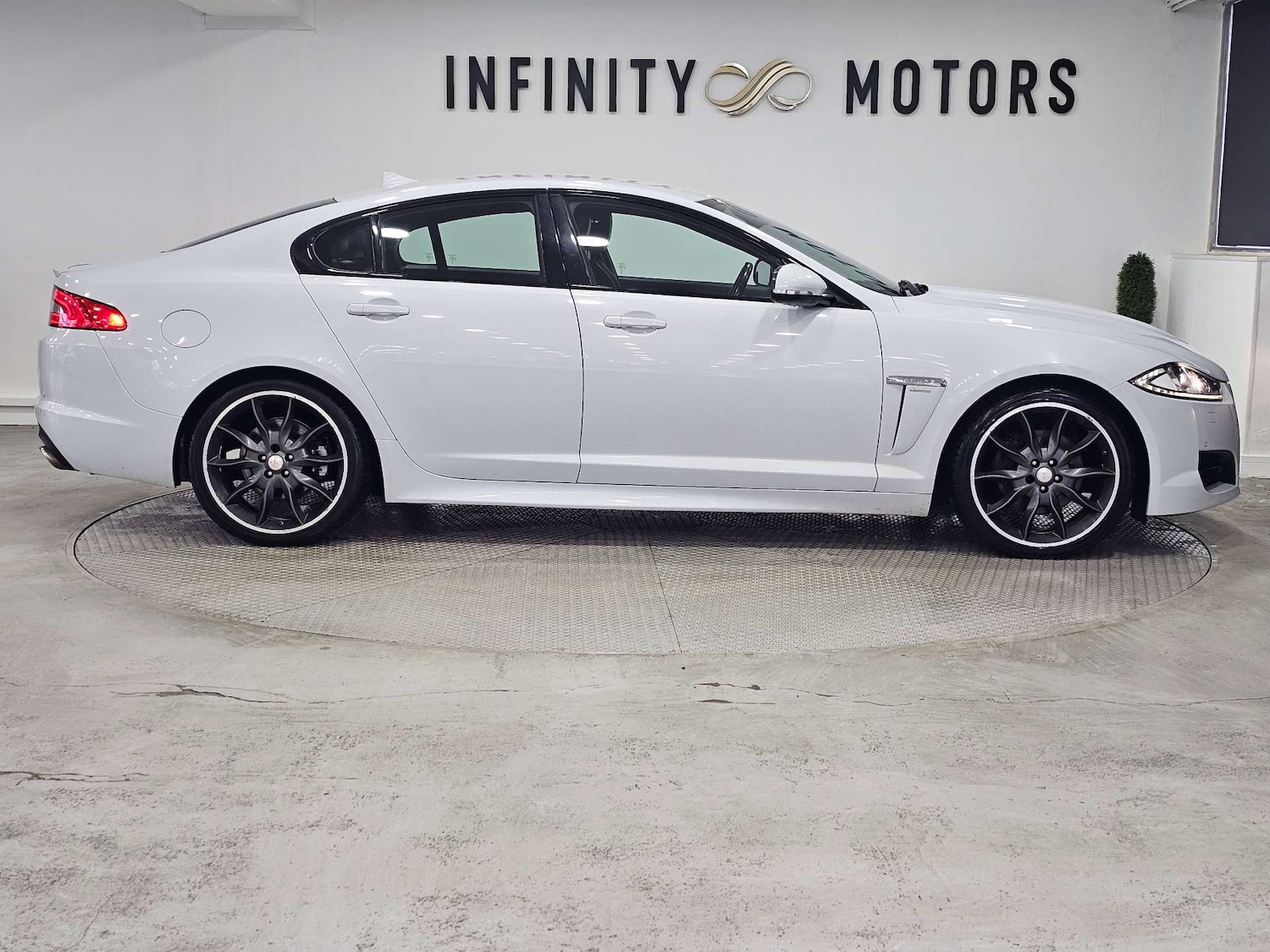 Used Jaguar XF 2015 for sale - 76972381: Photo 35