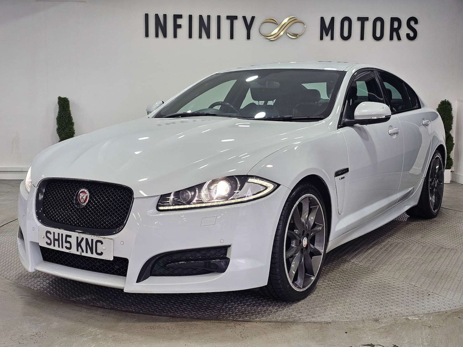 Used Jaguar XF 2015 for sale - 76972381: Photo 4