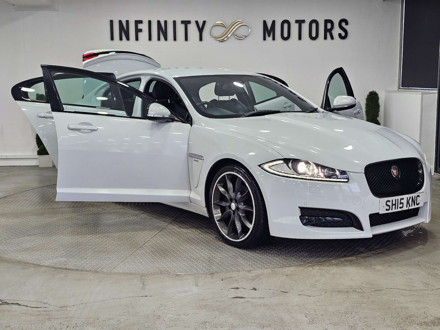 Used Jaguar XF 2015 for sale - 76972381: Photo 43