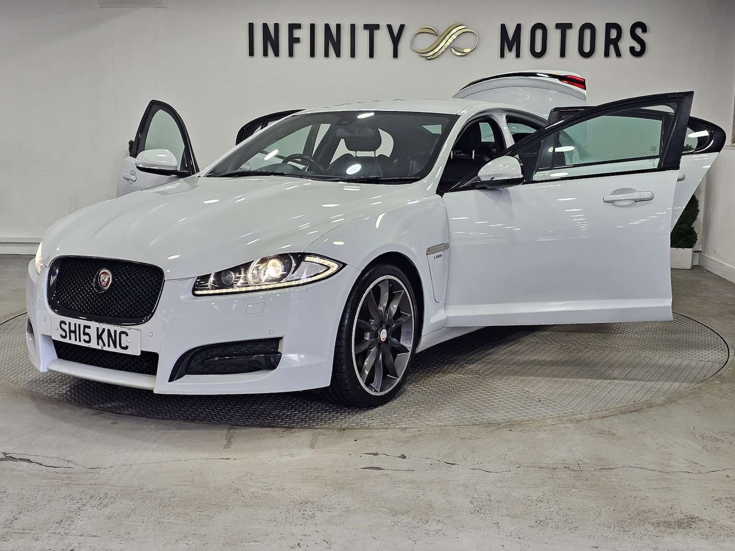 Used Jaguar XF 2015 for sale - 76972381: Photo 45
