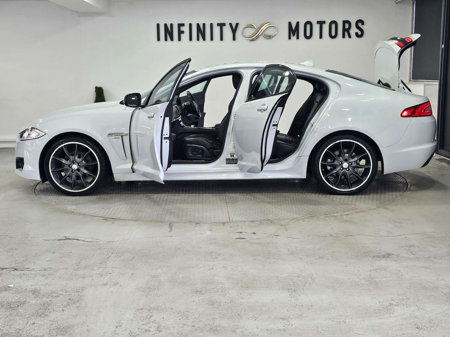 Used Jaguar XF 2015 for sale - 76972381: Photo 46