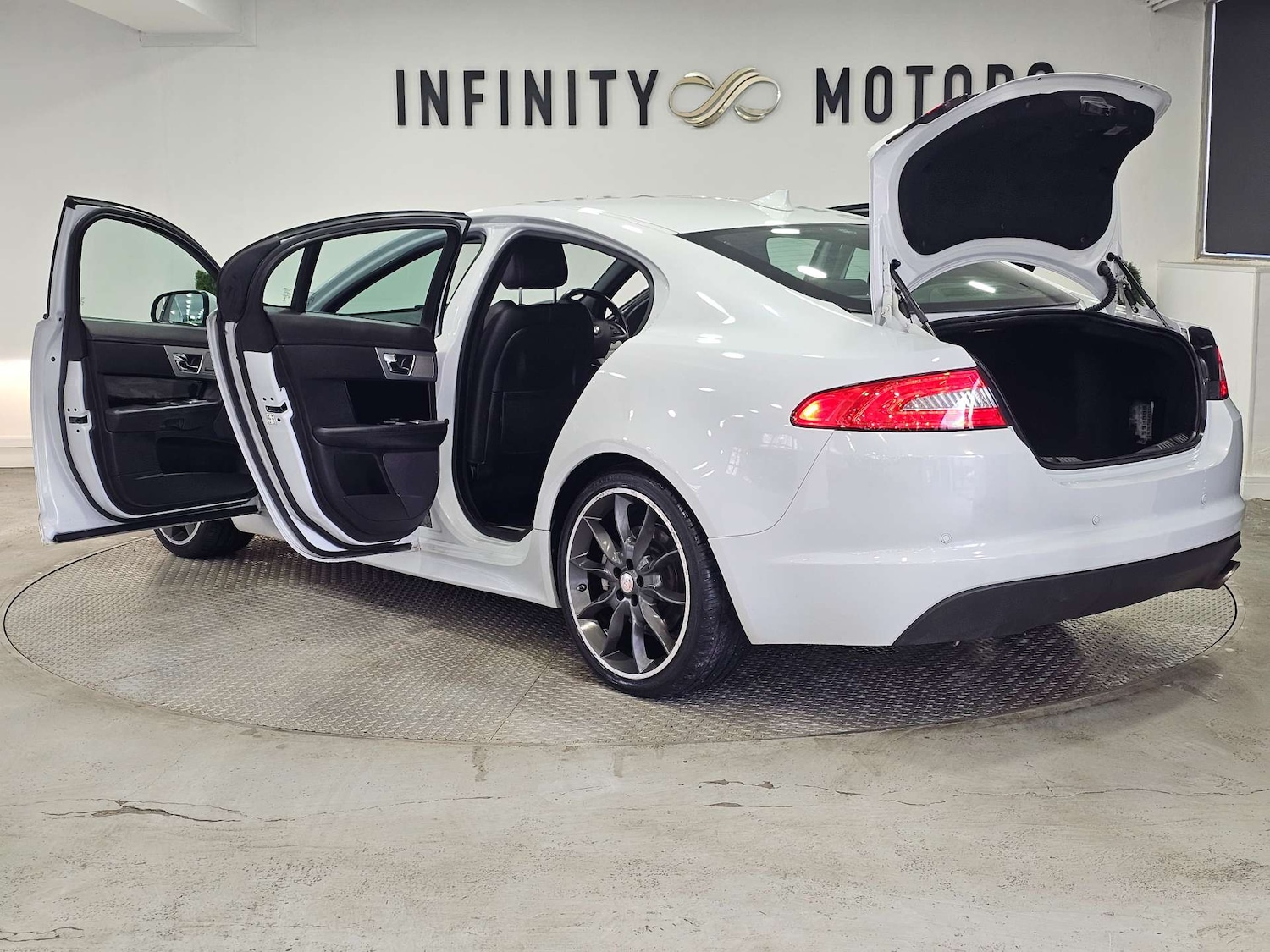 Used Jaguar XF 2015 for sale - 76972381: Photo 47