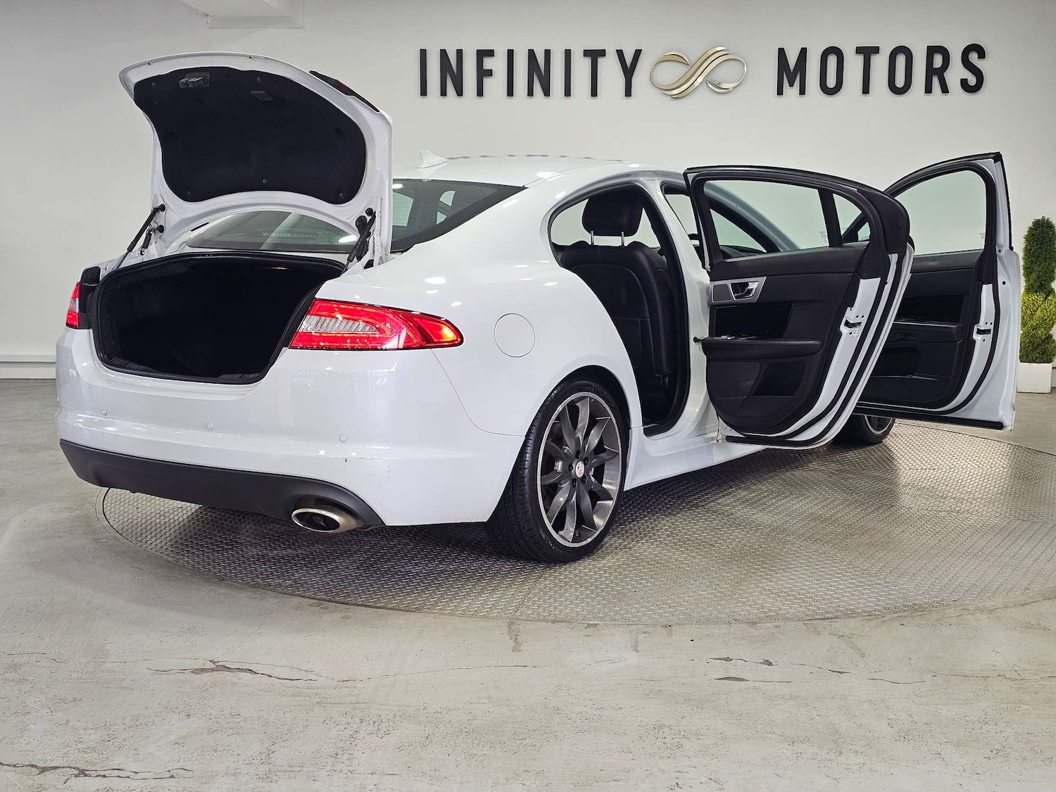 Used Jaguar XF 2015 for sale - 76972381: Photo 49