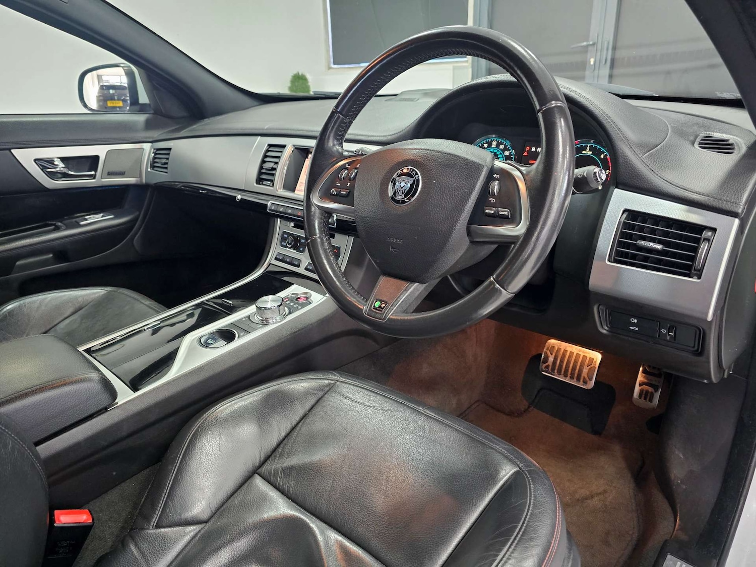 Used Jaguar XF 2015 for sale - 76972381: Photo 5