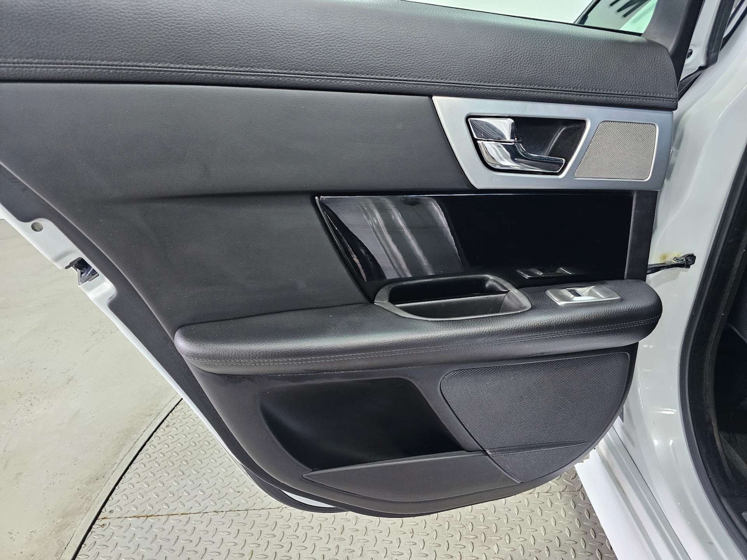 Used Jaguar XF 2015 for sale - 76972381: Photo 81