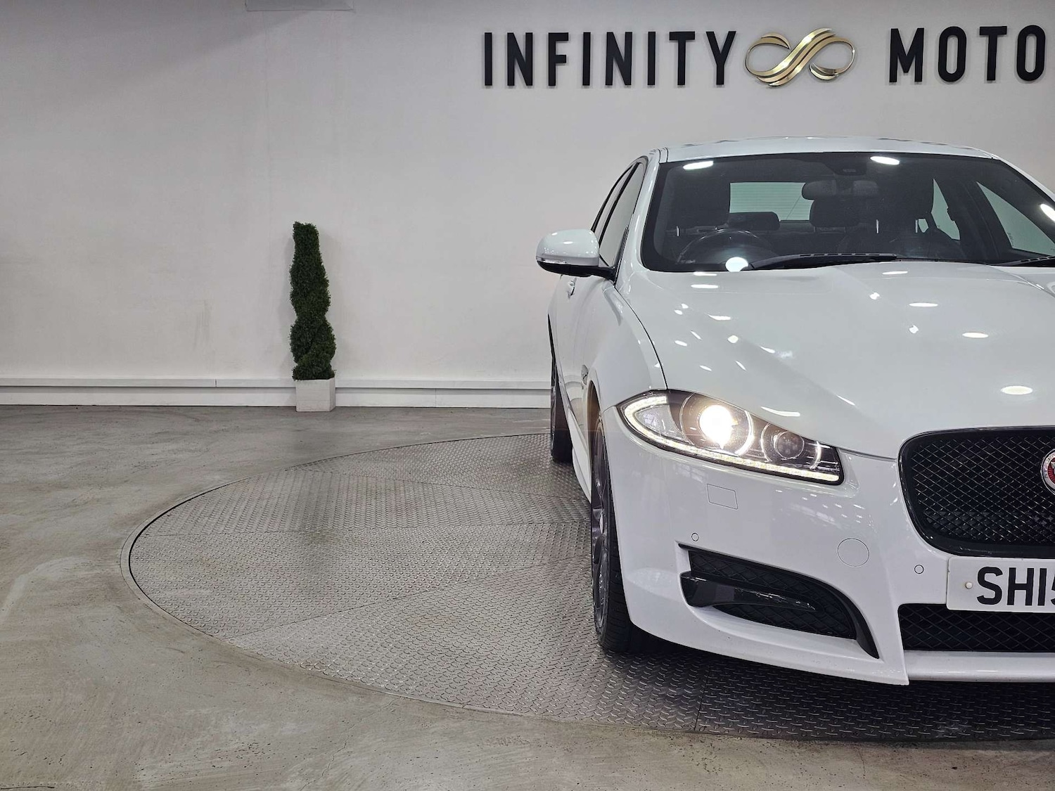 Used Jaguar XF 2015 for sale - 76972381: Photo 9