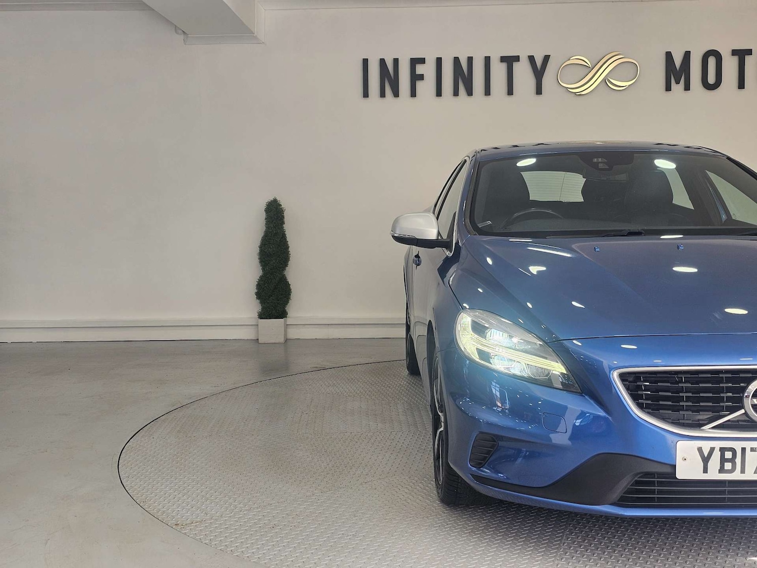 Used Volvo V40 2017 for sale - 78143865: Photo 13