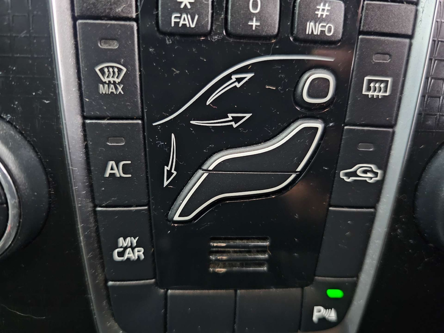 Used Volvo V40 2017 for sale - 78143865: Photo 17