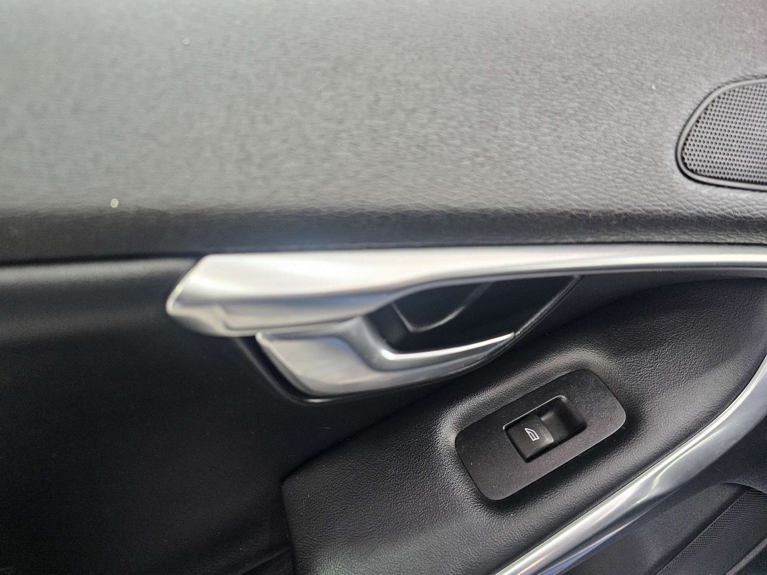 Used Volvo V40 2017 for sale - 78143865: Photo 21