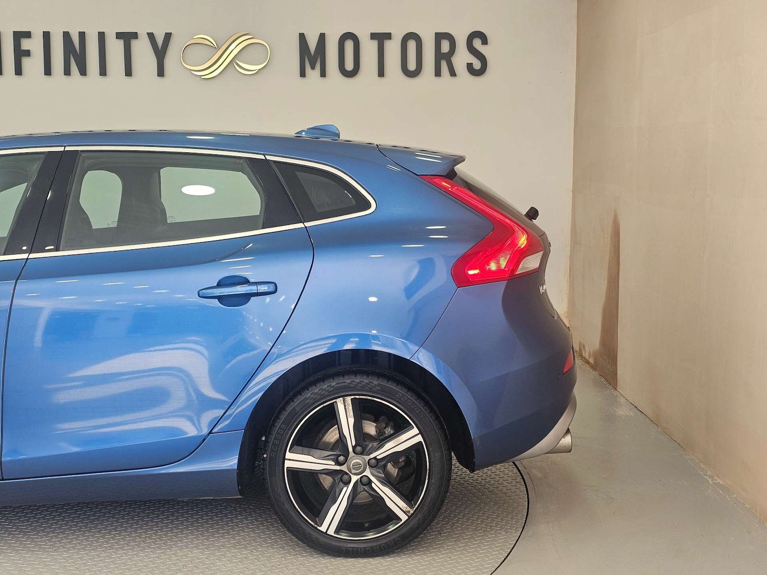Used Volvo V40 2017 for sale - 78143865: Photo 24