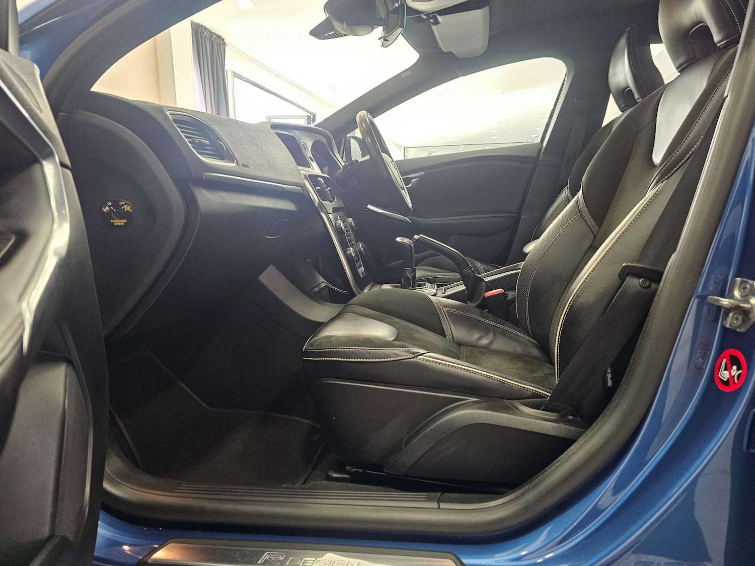 Used Volvo V40 2017 for sale - 78143865: Photo 32