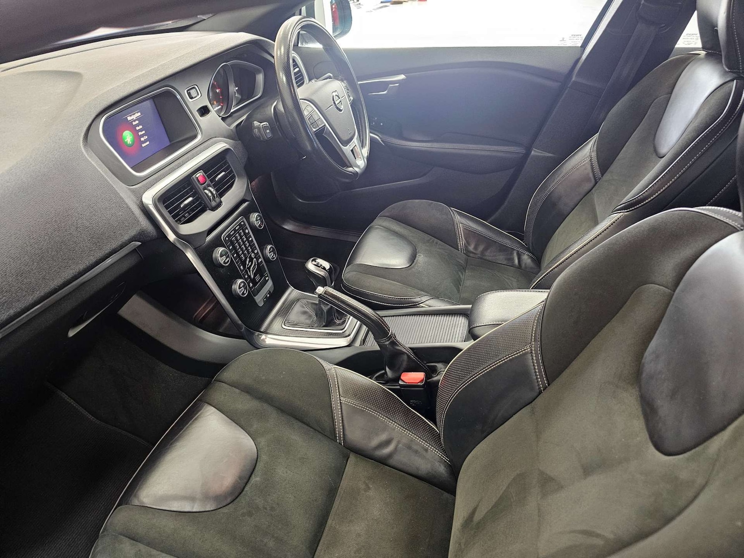 Used Volvo V40 2017 for sale - 78143865: Photo 38