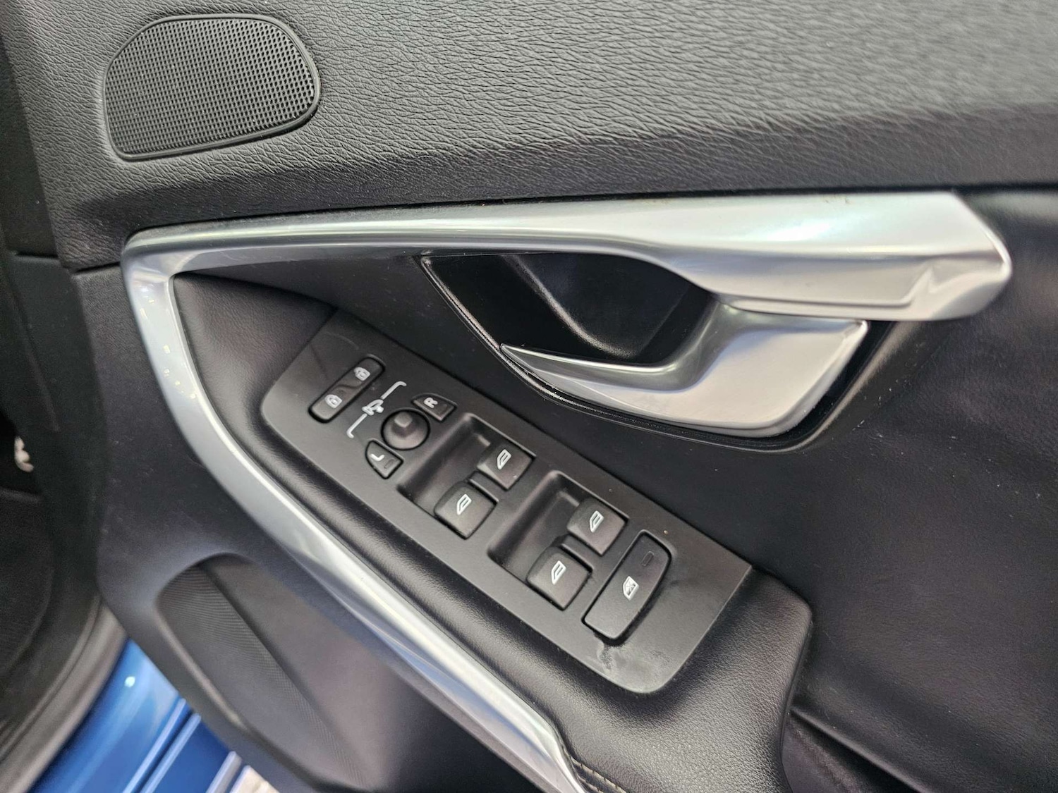 Used Volvo V40 2017 for sale - 78143865: Photo 40