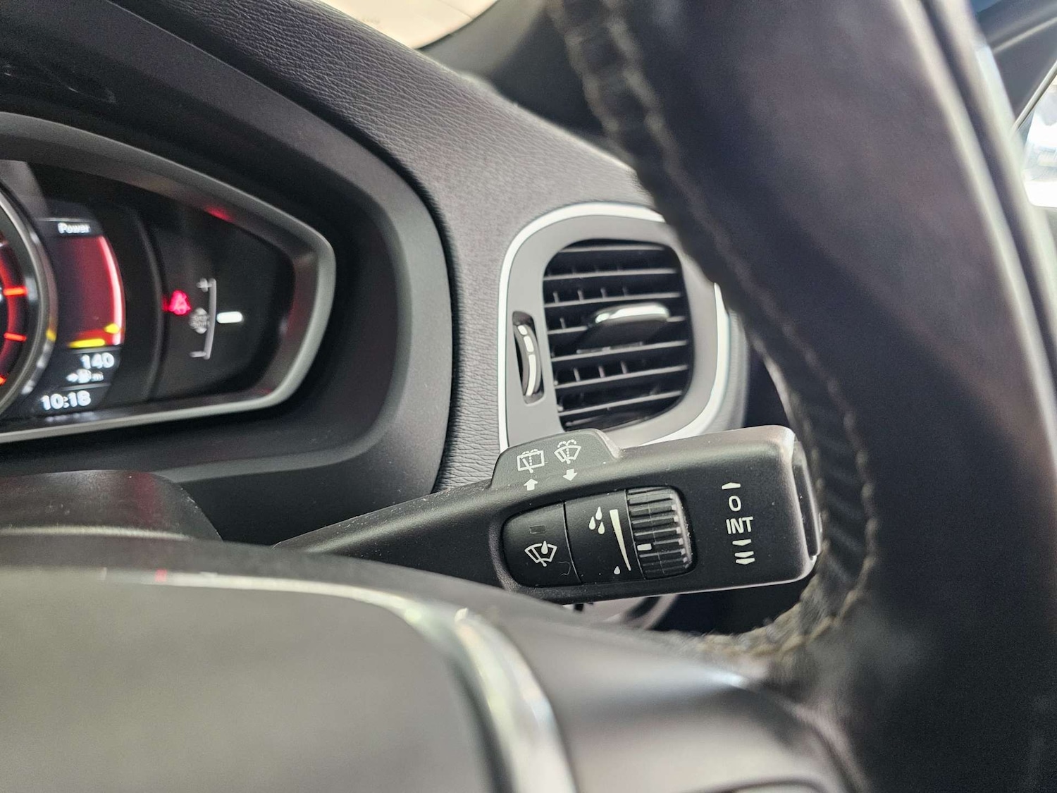 Used Volvo V40 2017 for sale - 78143865: Photo 44