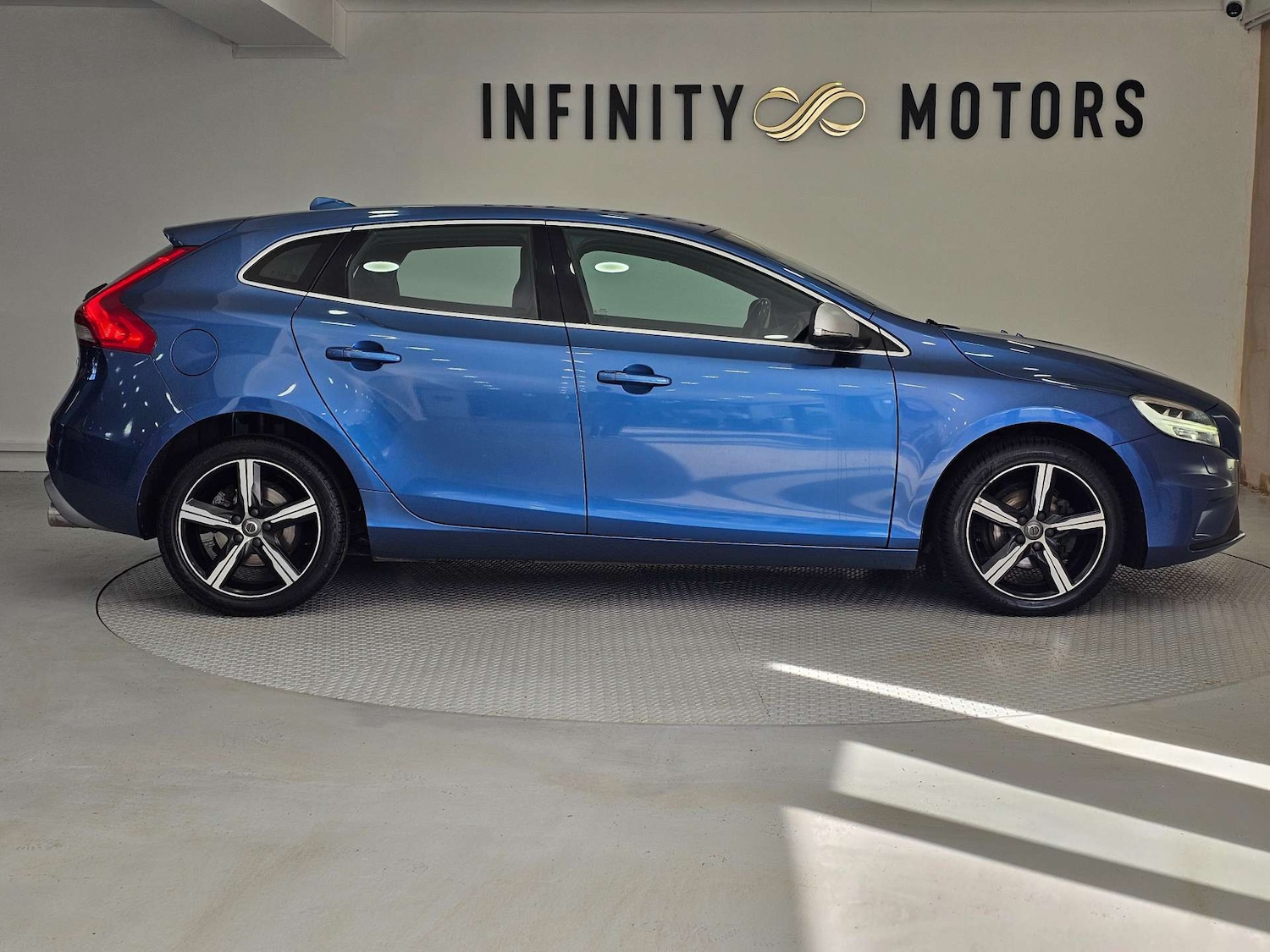 Used Volvo V40 2017 for sale - 78143865: Photo 45