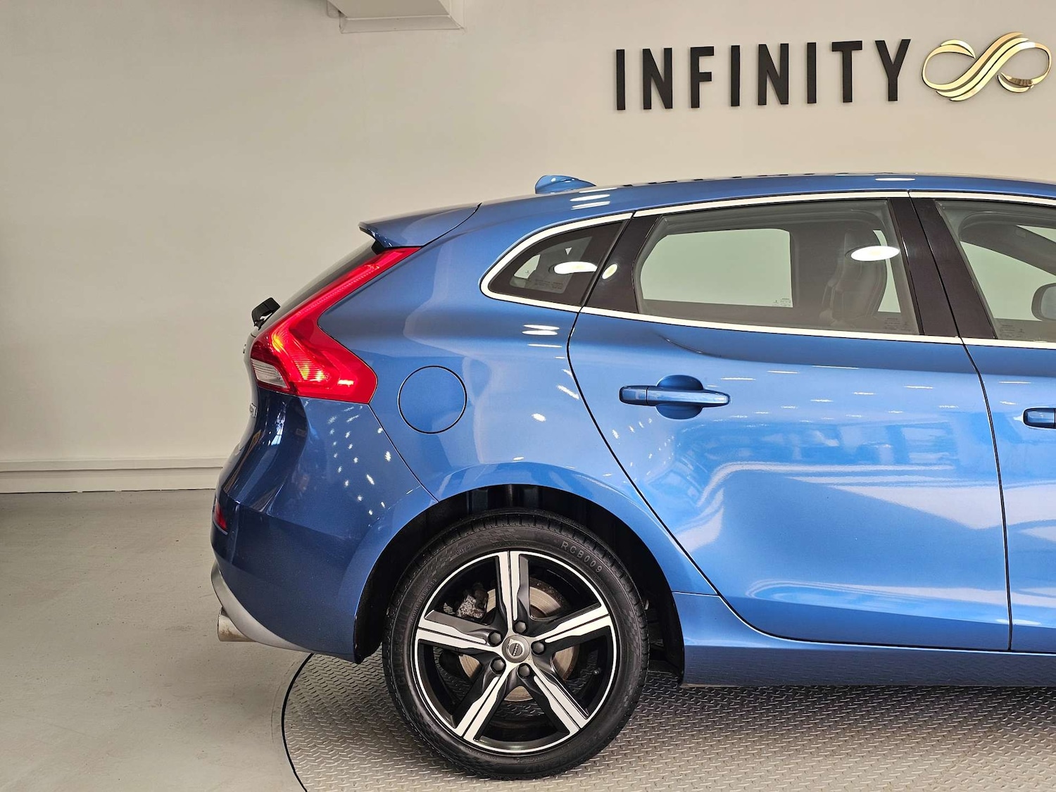 Used Volvo V40 2017 for sale - 78143865: Photo 46