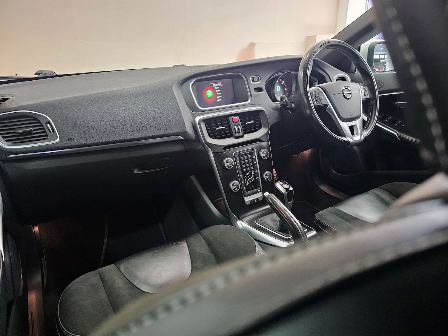 Used Volvo V40 2017 for sale - 78143865: Photo 47