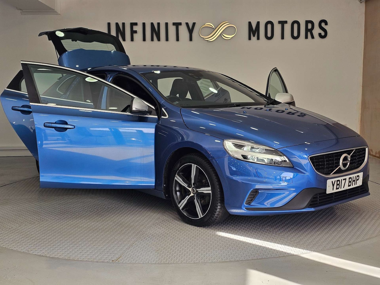 Used Volvo V40 2017 for sale - 78143865: Photo 54
