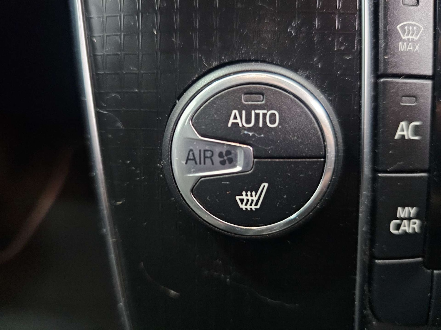 Used Volvo V40 2017 for sale - 78143865: Photo 61