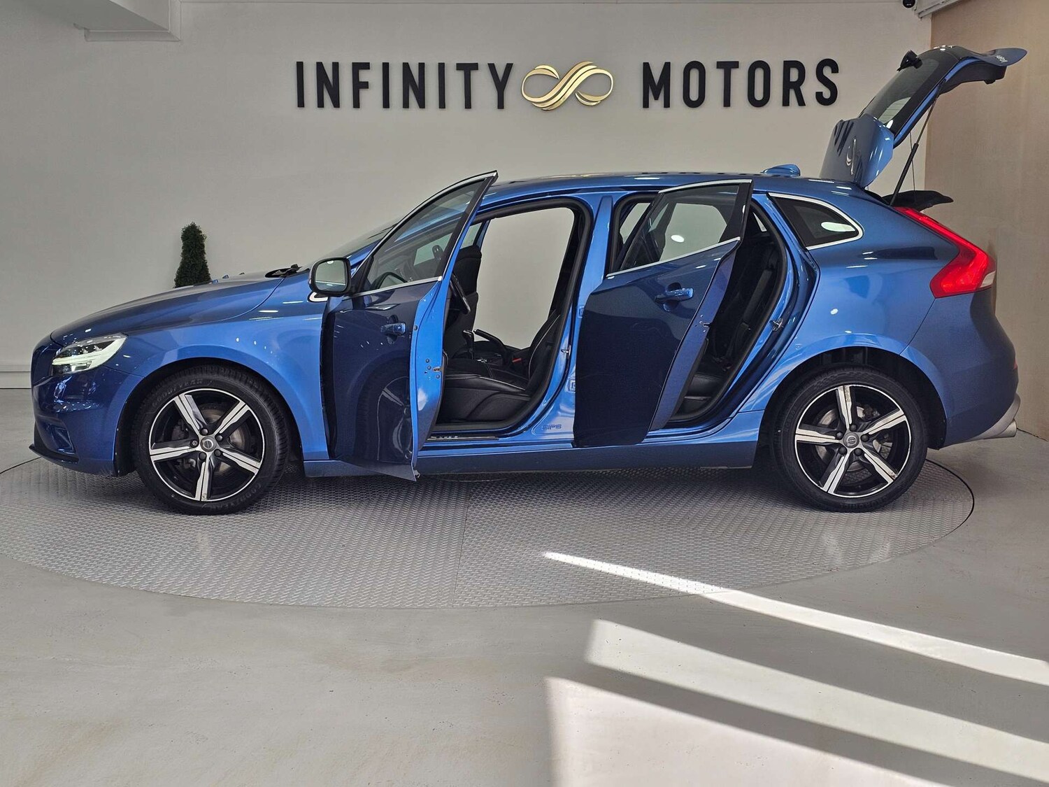 Used Volvo V40 2017 for sale - 78143865: Photo 62