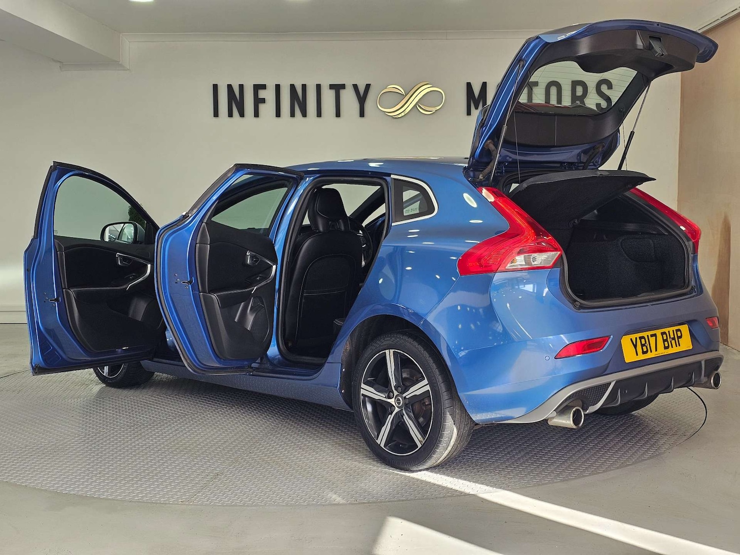 Used Volvo V40 2017 for sale - 78143865: Photo 64