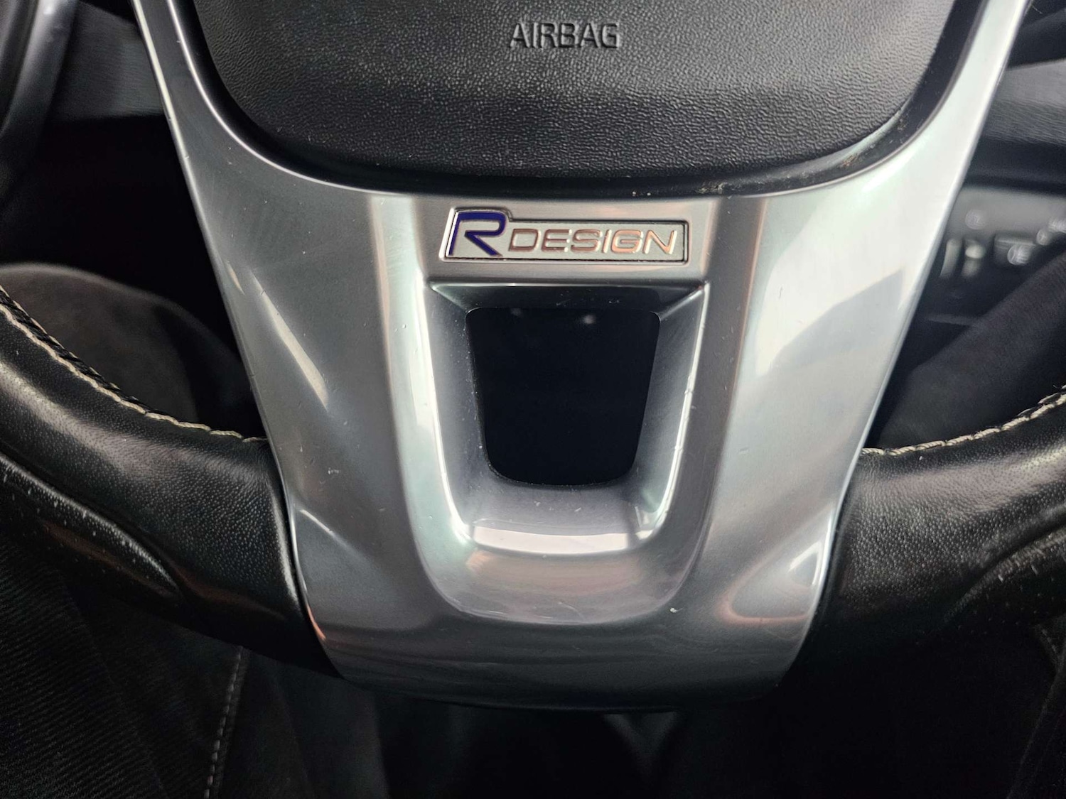 Used Volvo V40 2017 for sale - 78143865: Photo 65