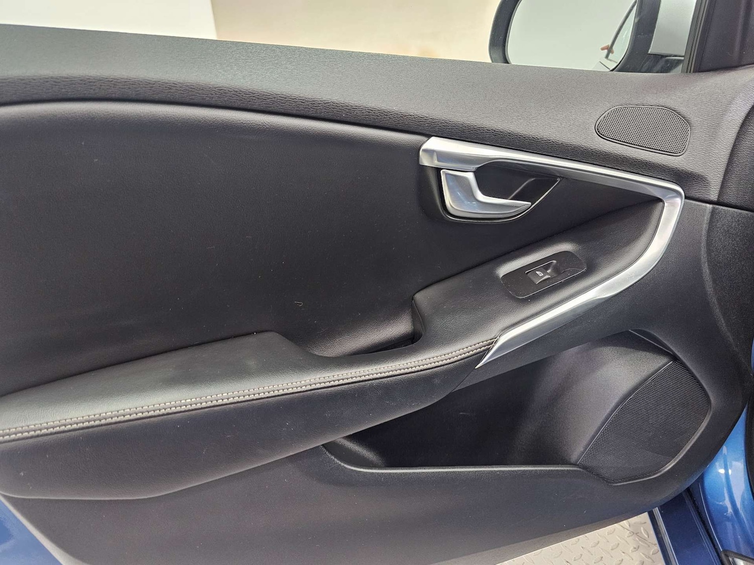 Used Volvo V40 2017 for sale - 78143865: Photo 68