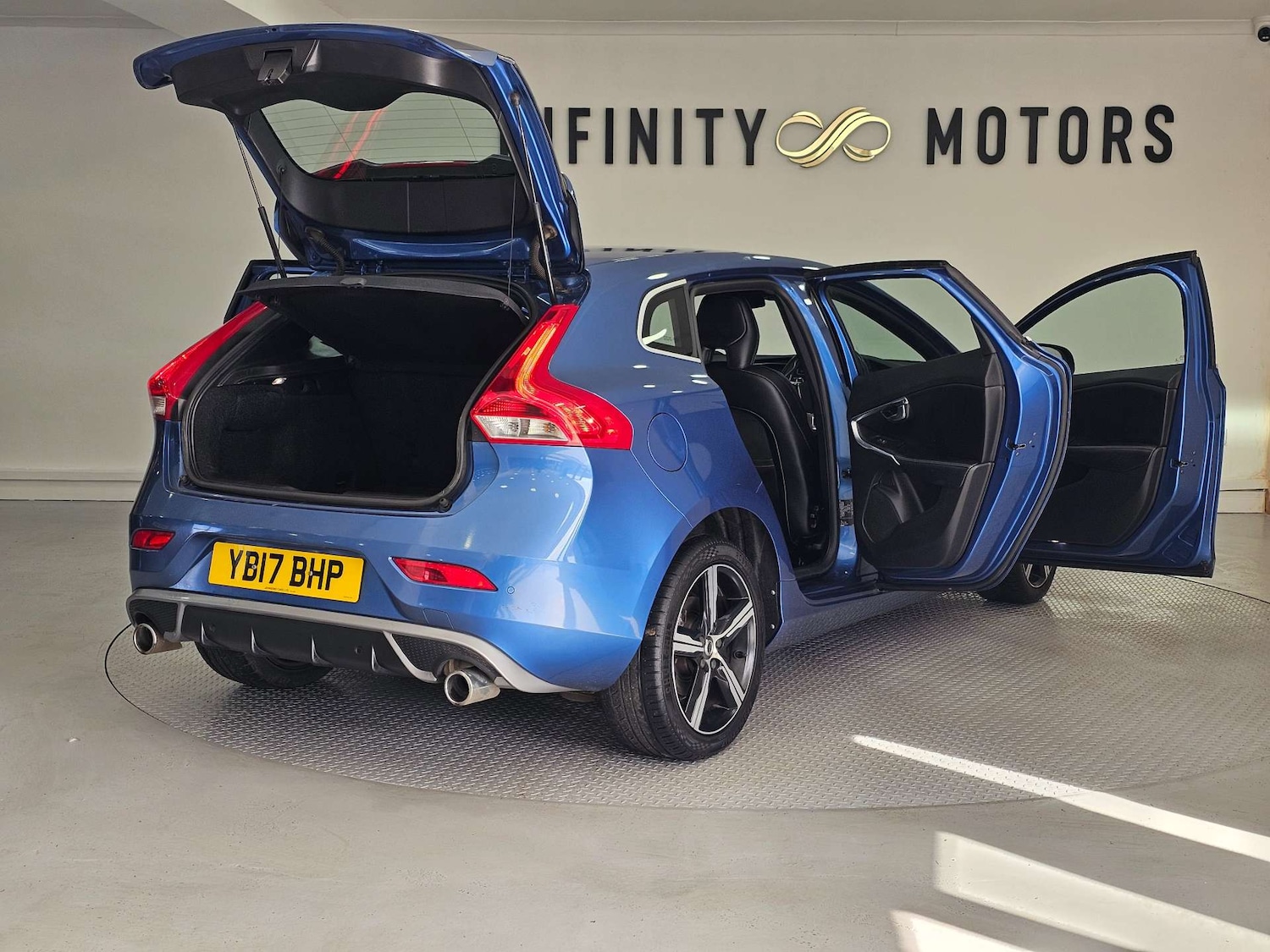 Used Volvo V40 2017 for sale - 78143865: Photo 69