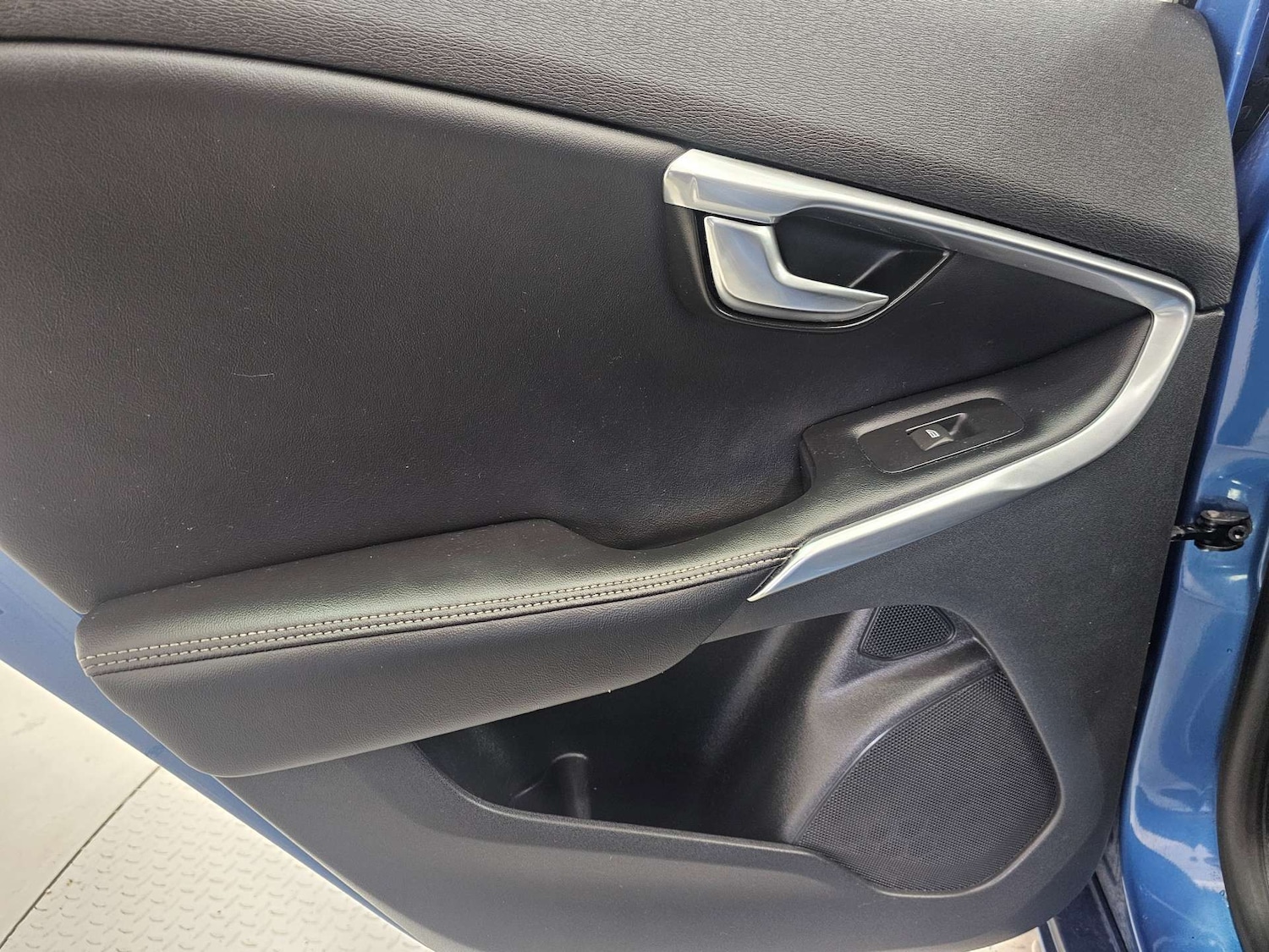 Used Volvo V40 2017 for sale - 78143865: Photo 70