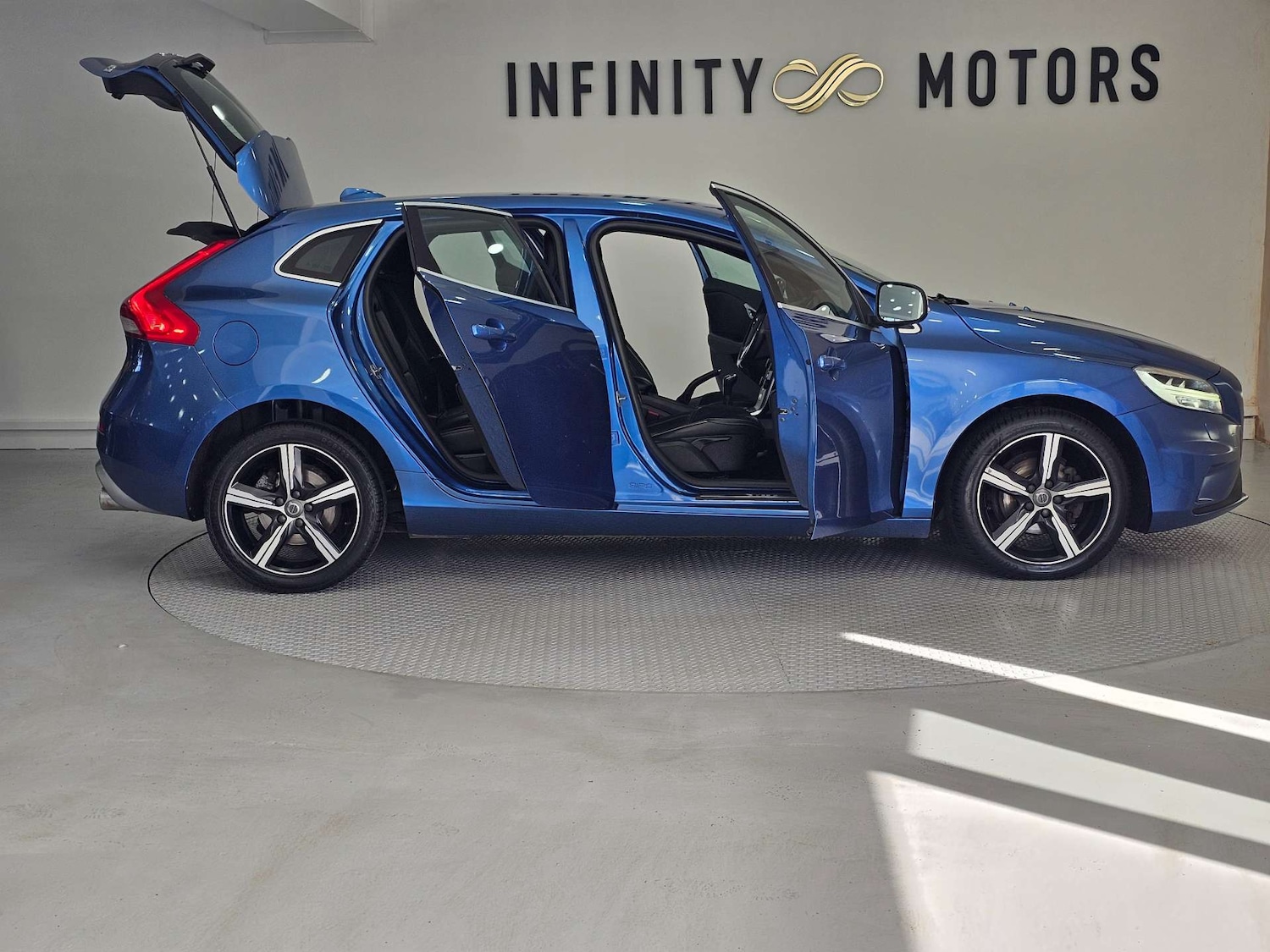 Used Volvo V40 2017 for sale - 78143865: Photo 71