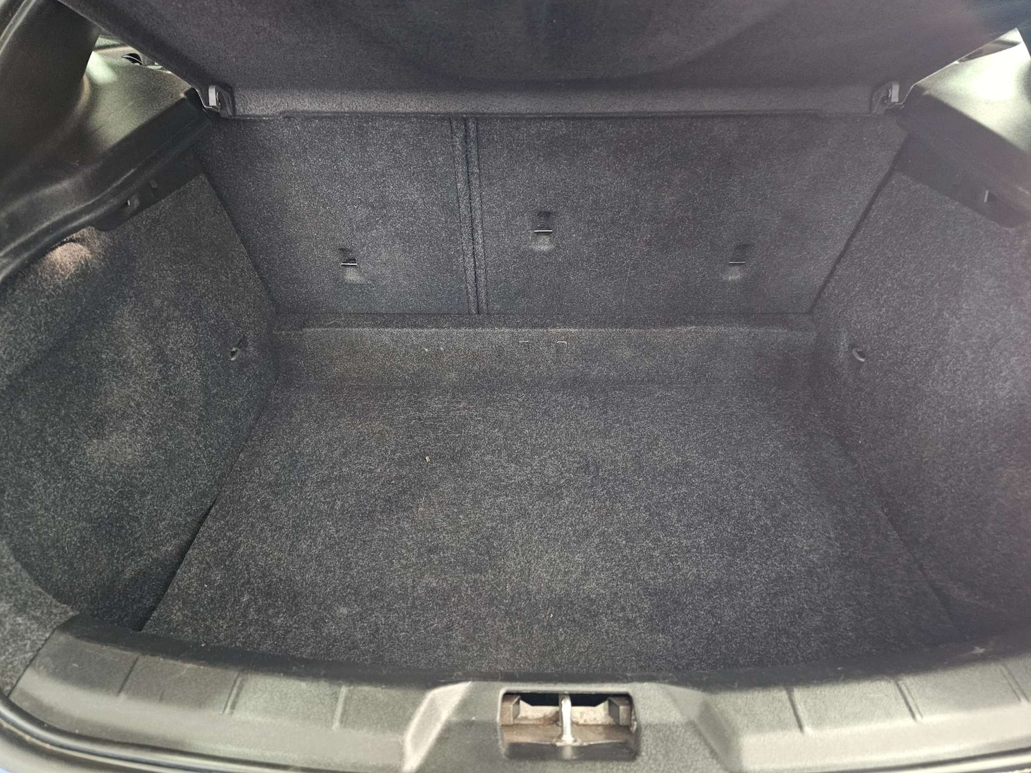 Used Volvo V40 2017 for sale - 78143865: Photo 72