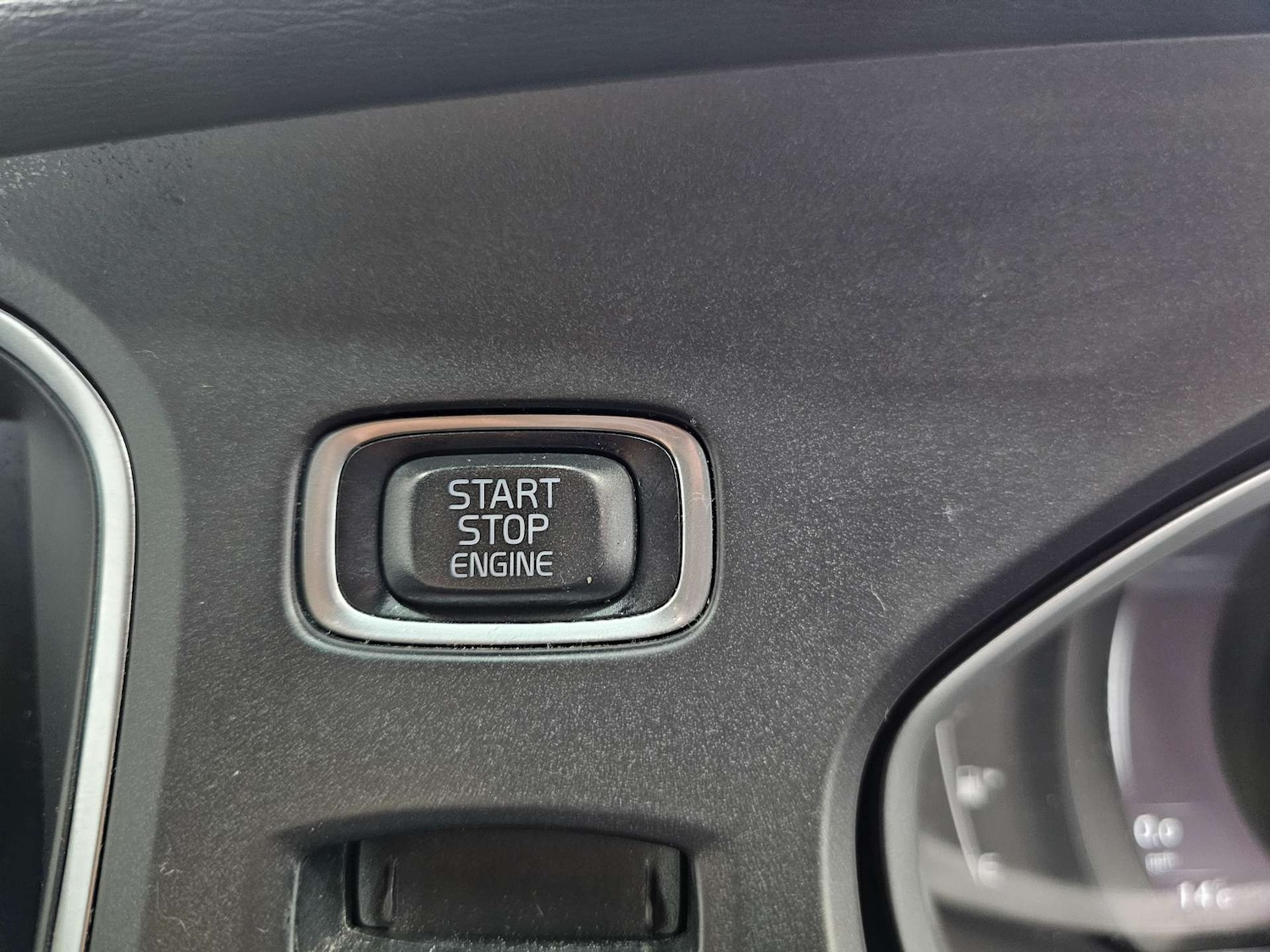 Used Volvo V40 2017 for sale - 78143865: Photo 76