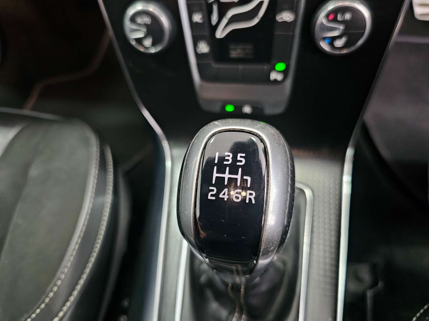 Used Volvo V40 2017 for sale - 78143865: Photo 78