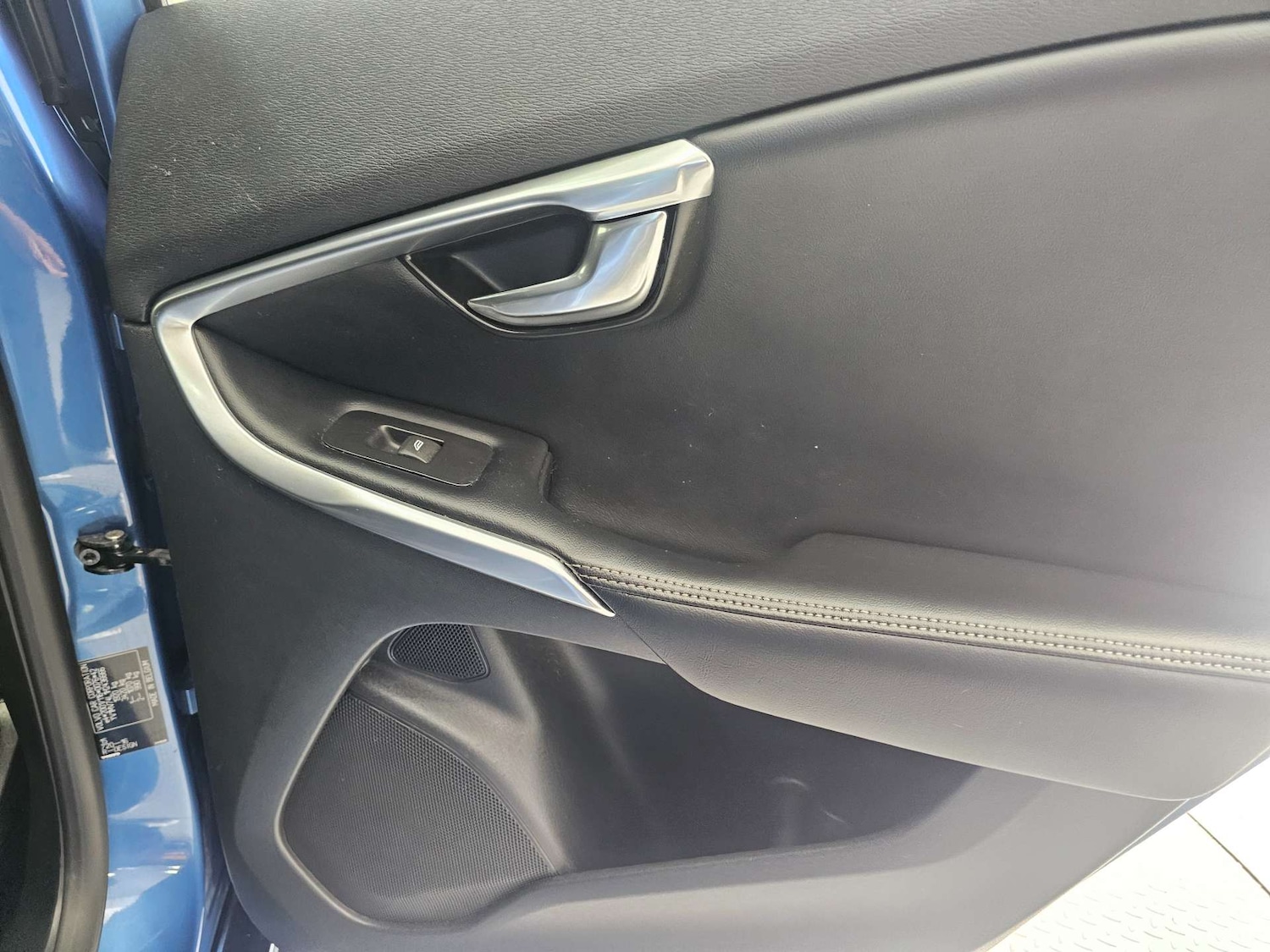 Used Volvo V40 2017 for sale - 78143865: Photo 79