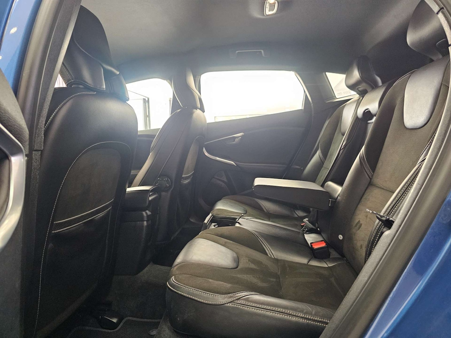 Used Volvo V40 2017 for sale - 78143865: Photo 81